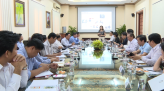 Đại diện BHXH thông tin về việc cấp thẻ BHYT mẫu mới