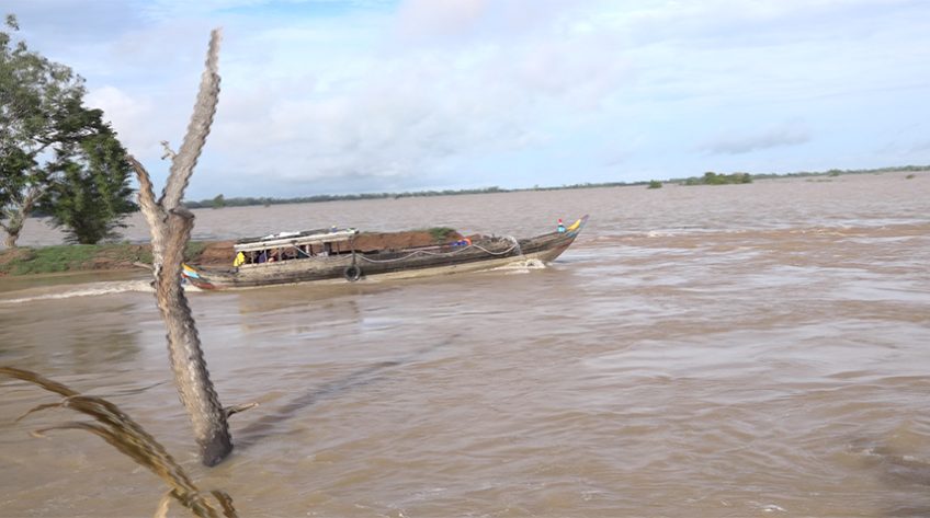 H.Hồng Ngự: Sạt lở 20 mét đê bao do nước lũ