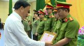 Nhân viên lò hỏa táng 2 lần nhặt vàng rơi trả lại người mất
