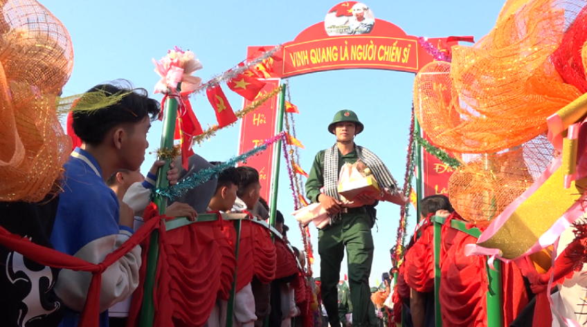 Thanh niên Đồng Tháp hăng hái lên đường nhập ngũ