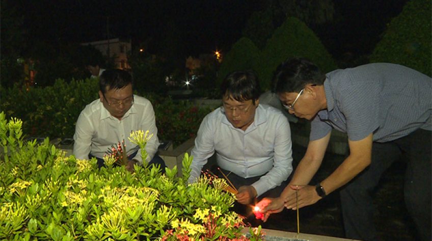 Lãnh đạo tỉnh thắp nến tri ân anh hùng liệt sĩ