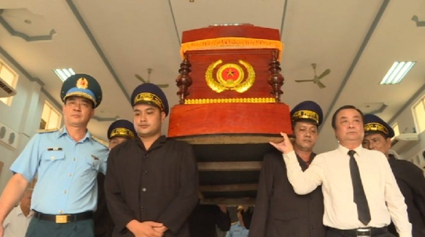 Đưa người phi công về với bầu trời