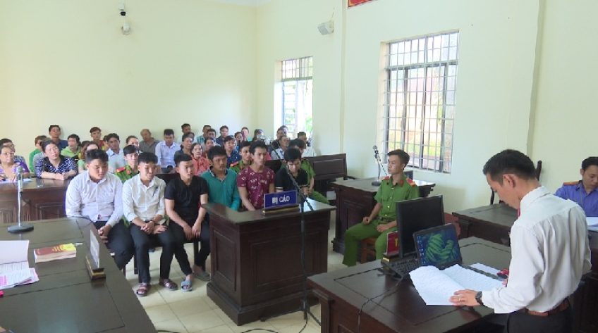 Giả danh công an, uy hiếp tụ điểm cờ bạc chiếm đoạt tài sản