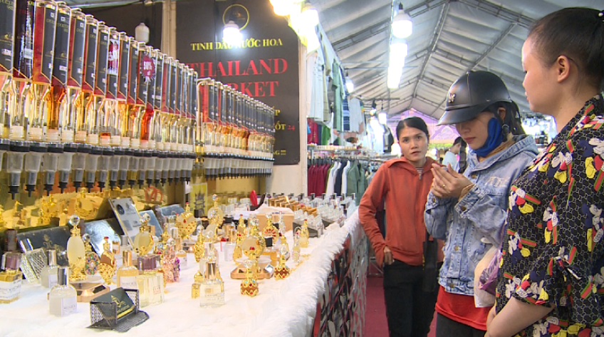 Khai mạc Hội chợ mua sắm và ẩm thực Việt Nam – Thái Lan