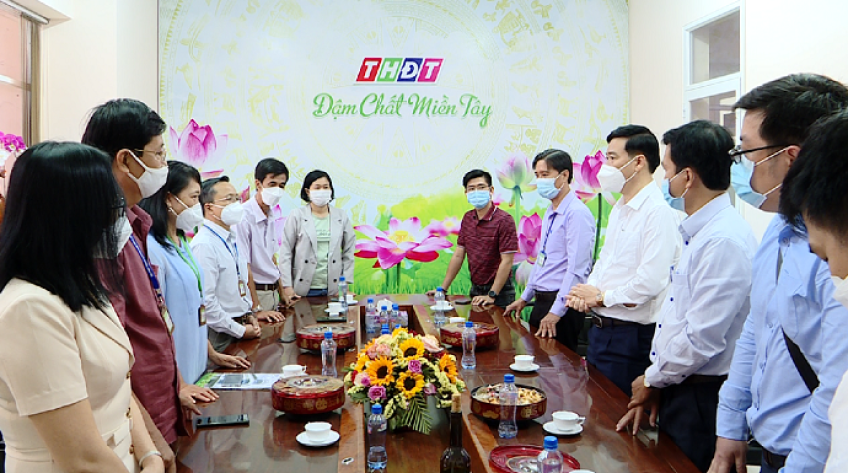 Chủ tịch UBND tỉnh thăm, chúc Tết tại Đài PTTH Đồng Tháp