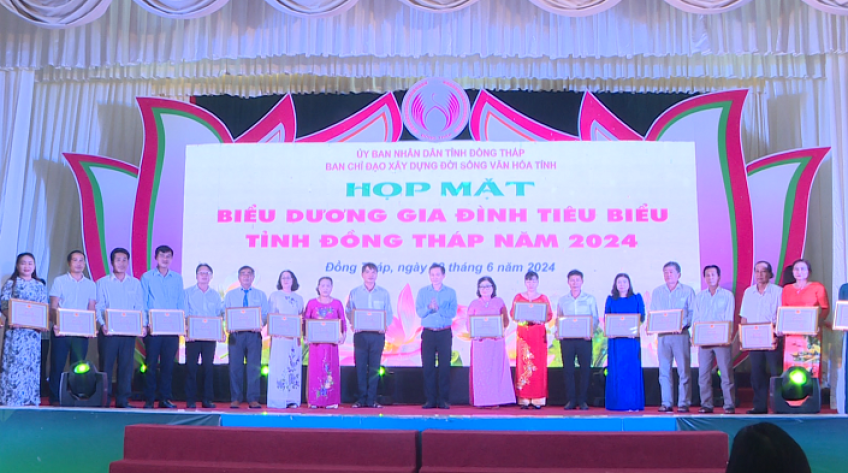 Biểu dương 150 gia đình tiêu biểu tỉnh Đồng Tháp năm 2024