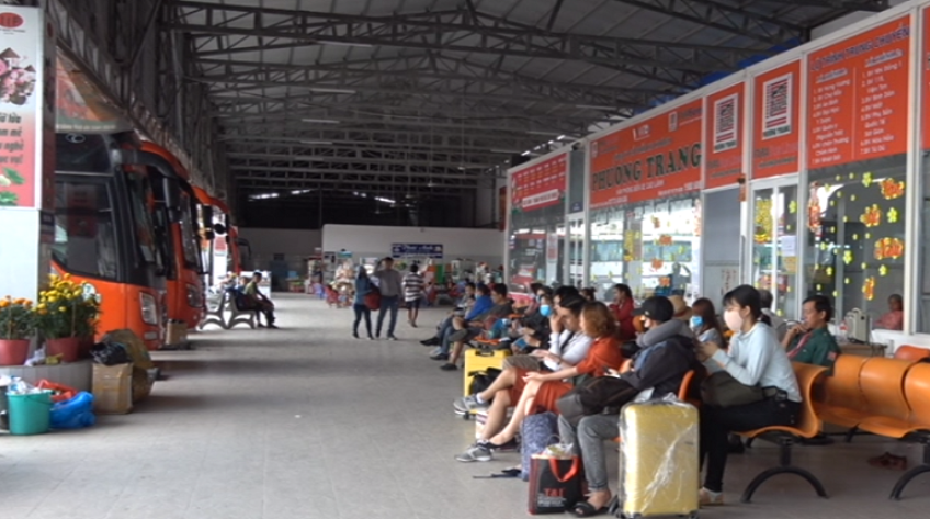 Người dân trở lại nơi làm việc sau Tết