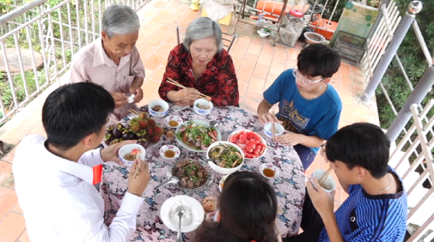 Gắn kết yêu thương từ bữa cơm gia đình