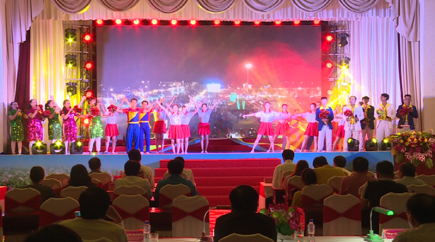 Hơn 300 công nhân, người lao động giao lưu văn nghệ