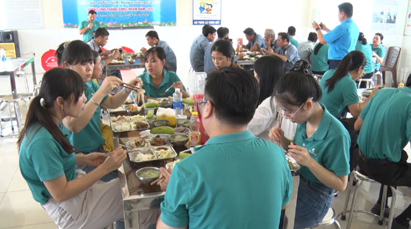 Bữa cơm công đoàn hướng tới nâng cao chất lượng bữa ăn cho công nhân lao động