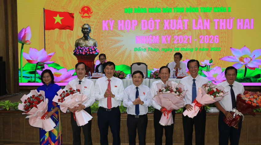 HĐND tỉnh họp đột xuất, thông qua 10 nghị quyết về KTXH