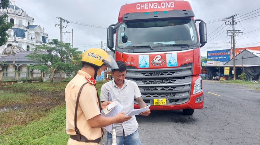 Xử lý 396 trường hợp vi phạm sau 2 tháng tổng kiểm soát xe kinh doanh vận tải