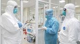 Chủ tịch UBND tỉnh Đồng Tháp thăm các tổ bầu cử vùng biên