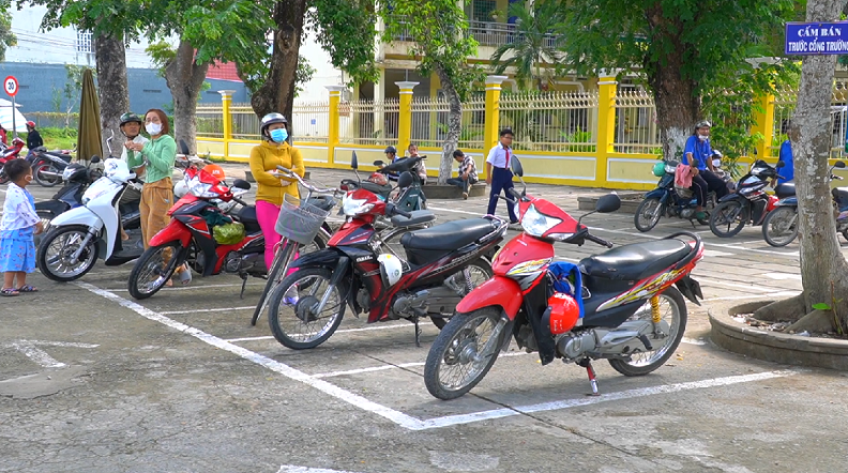 Đậu xe theo ô - Đón con đúng chỗ