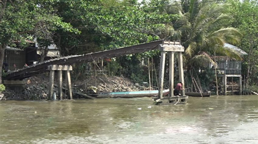 Sau sập cầu ở Lai Vung: Người dân mong sớm được đi lại bình thường