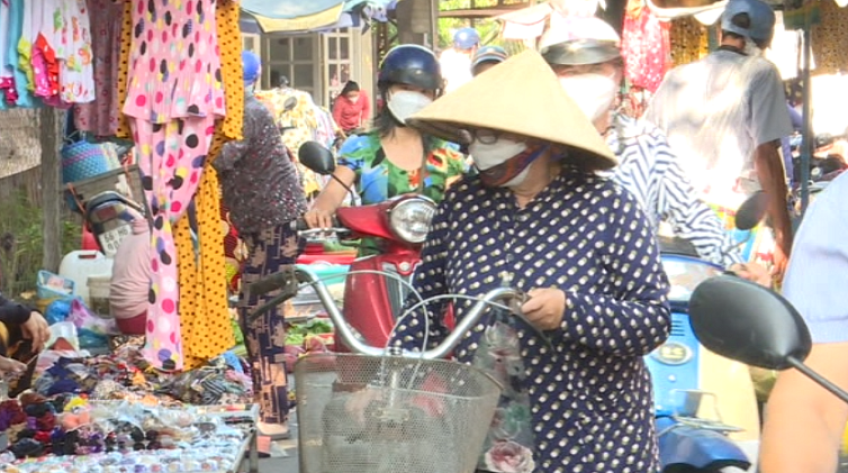 Vì sao chưa dừng được hoạt động ở chợ tạm Cầu Đốt (TP. Sa Đéc)