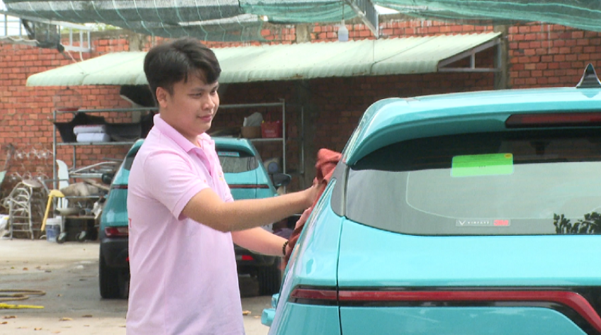 Xe điện khuyến khích hay bắt buộc