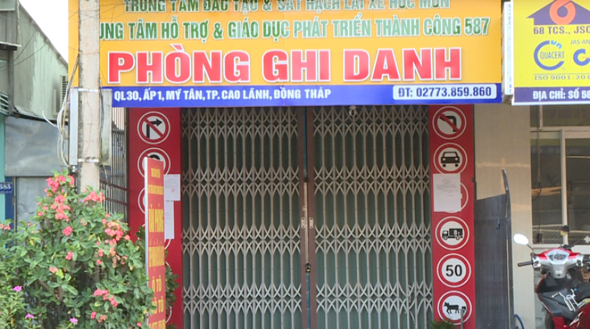 Muốn nhanh, dễ, bao đậu, nhiều người học lái ô tô mất tiền oan