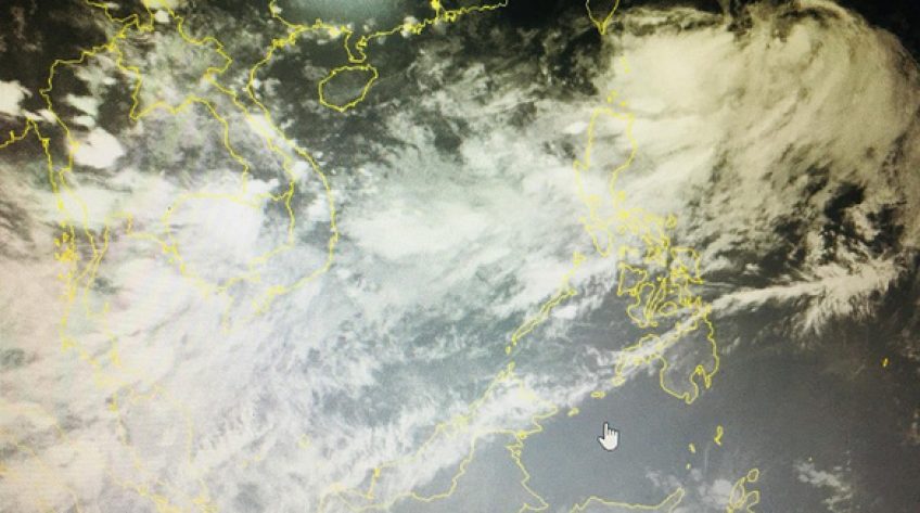 Miền Nam mưa tơi tả, nội thành Hà Nội hôm nay 'đón' mưa dông