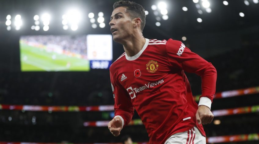 Giúp MU đè bẹp Tottenham, Ronaldo xô đổ kỷ lục của Didier Drogba