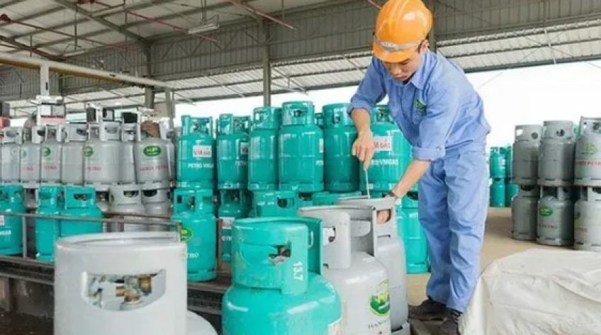 Giá gas tăng tới 90.000 đồng/bình 12 kg