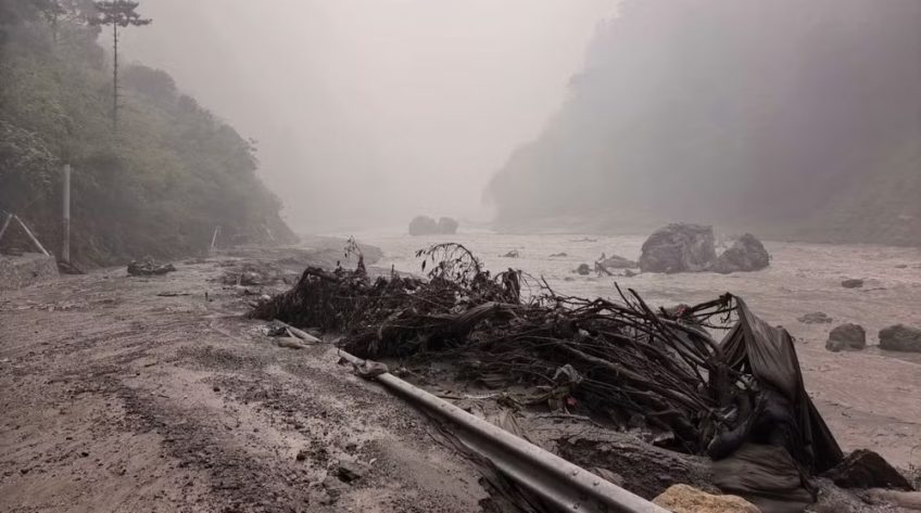 Việt Nam gửi điện thăm hỏi Trung Quốc và Nepal về thiên tai