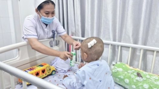 Bé 2 tuổi bị mẹ và người tình bạo hành sẽ được trung tâm bảo trợ nuôi dưỡng