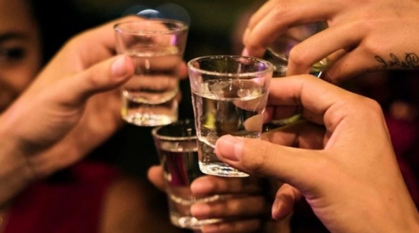 Bác sĩ cảnh báo 'ly rượu rẻ' giết người âm thầm