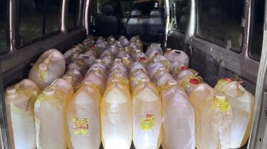 Phát hiện xe chở 50 can nhựa đầy xăng chuẩn bị đưa qua Lào tiêu thụ trái phép