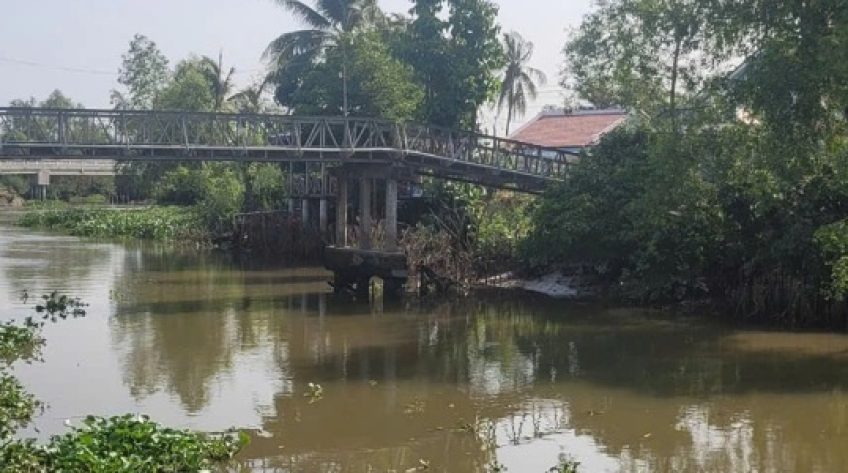 Khẩn trương làm rõ một người chết trôi nổi dưới kênh ở Đồng Tháp