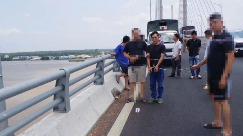 Bắt tên cướp có 4 tiền án, cướp tài sản giữa cầu Rạch Miễu 2 ở Đồng Tháp