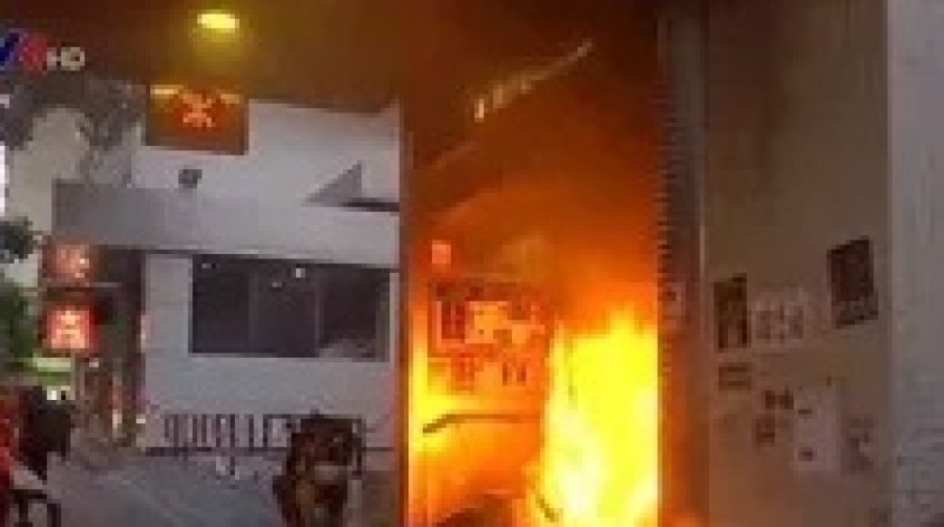 Hàng chục nghìn người Hong Kong tiếp tục biểu tình