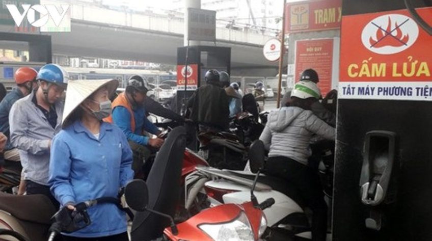 Giá xăng giảm tiếp hơn 900 đồng/lít từ 15 giờ chiều nay 11/8