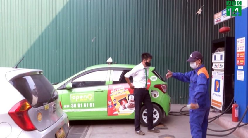 Giá xăng giảm nhẹ từ 110-411 đồng/lít sau chuỗi tăng khốc liệt