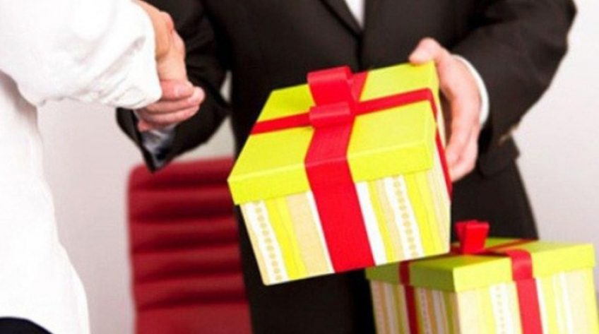 Ban Bí thư yêu cầu không chúc Tết cấp trên và nghiêm cấm tặng quà lãnh đạo