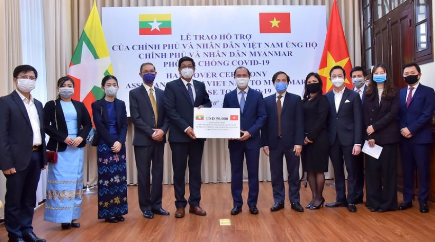 Việt Nam trao tặng Myanmar 50.000 USD hỗ trợ phòng, chống Covid-19