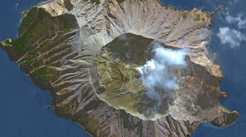 Quân đội New Zealand bắt đầu tìm kiếm 8 thi thể mắc kẹt trong núi lửa