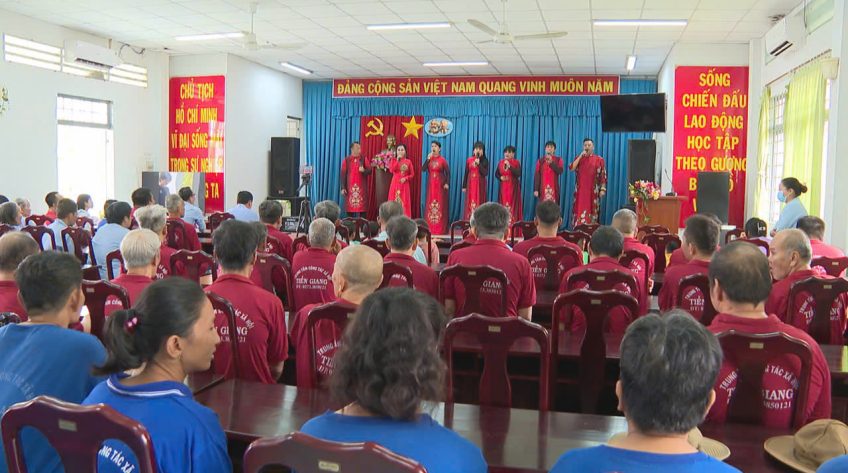 Đoàn tình ca Bắc Sơn lan tỏa tình yêu độc lập, hòa bình đến với người kém may mắn