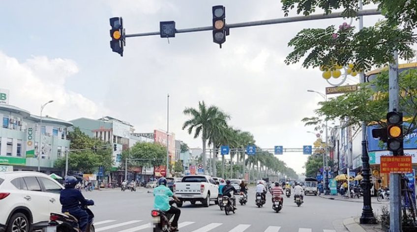 Từ 1/1, người điều khiển xe máy vượt đèn vàng bị phạt tới 1 triệu đồng