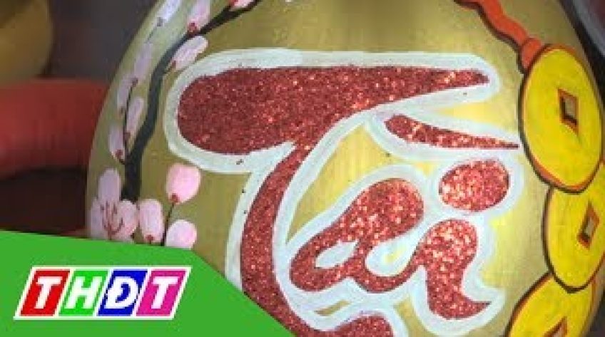 Dừa thư pháp hút hàng dịp Tết