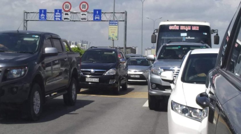Kẹt xe 'không nhúc nhích' trên cao tốc TP.HCM - Long Thành - Dầu Giây suốt 3 giờ