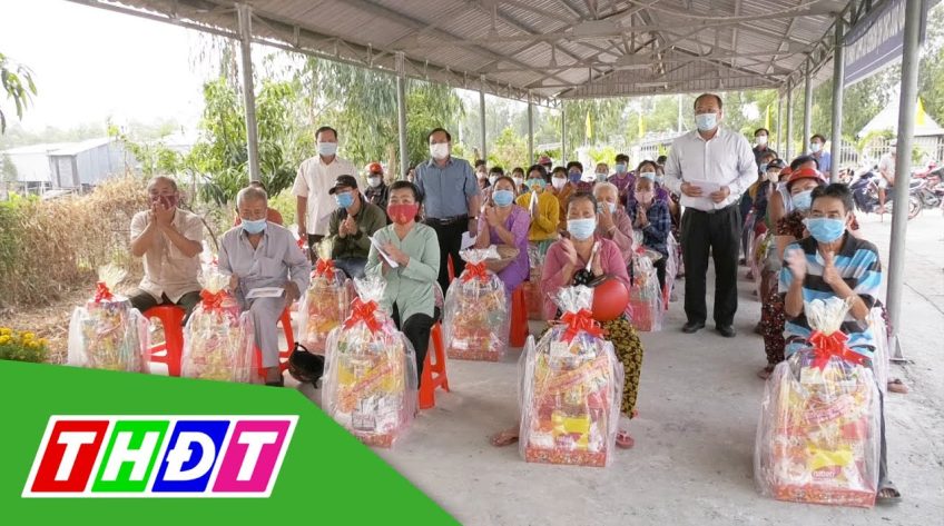 Tặng quà của Bí thư Tỉnh ủy Đồng Tháp cho hộ nghèo