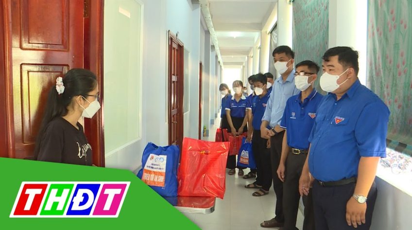 Đại học Đồng Tháp tặng 100 túi an sinh cho sinh viên nhiễm Covid-19