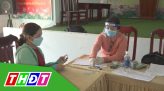 Trao thẻ BHYT cho hộ cận nghèo ở TP. Cao Lãnh