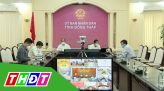 Làng nghề dệt choàng Long Khánh (Hồng Ngự) đón khách tham quan