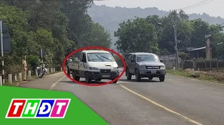 Cướp xe bán tải, tông vào xe cảnh sát khi bị yêu cầu cách ly