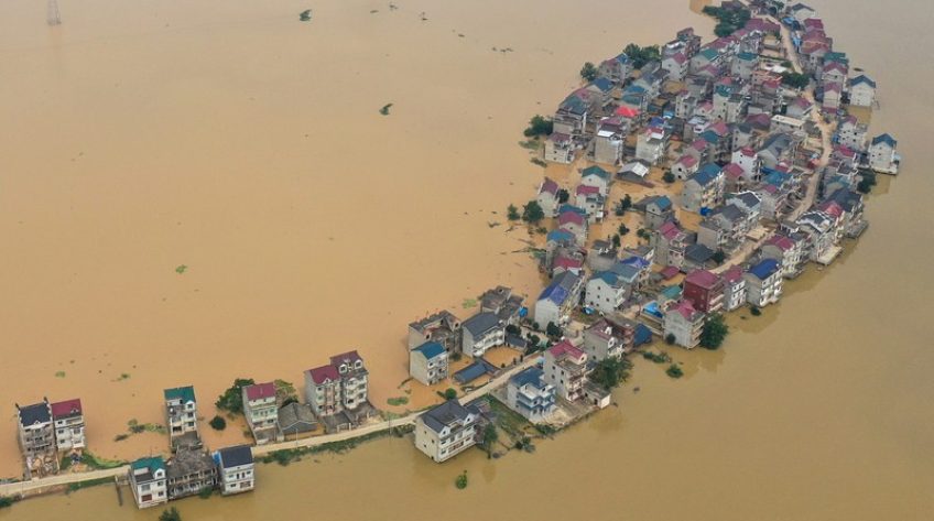 Bão nối bão dồn dập đổ vào Trung Quốc