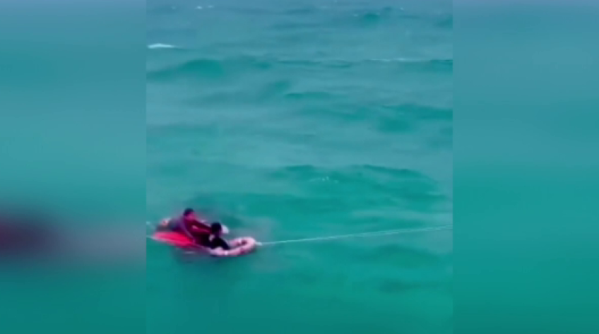 Cứu 4 người ôm thùng xốp lênh đênh trên biển An Giang