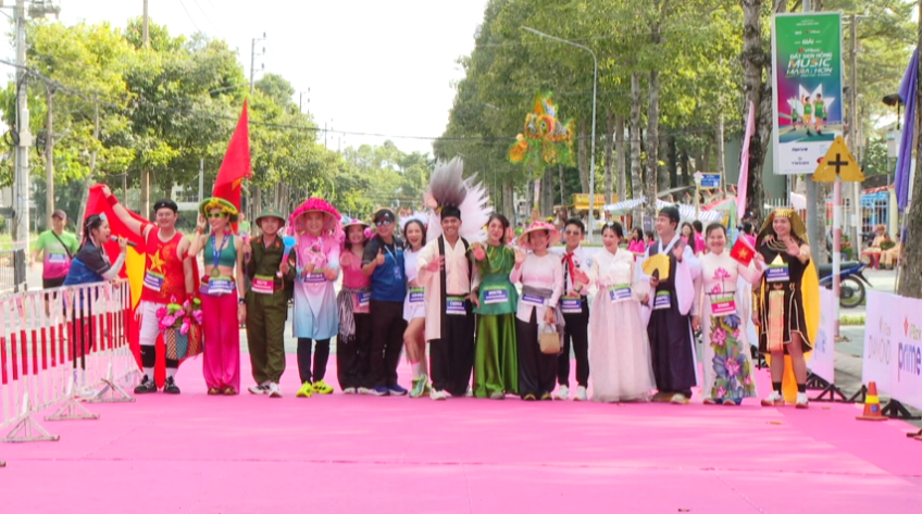 Sắc màu độc đáo tại giải Marathon Đất Sen Hồng 2025
