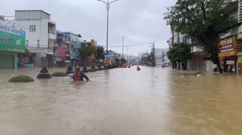 Giao một số địa phương trực tiếp chi viện cho 4 tỉnh Trung bộ